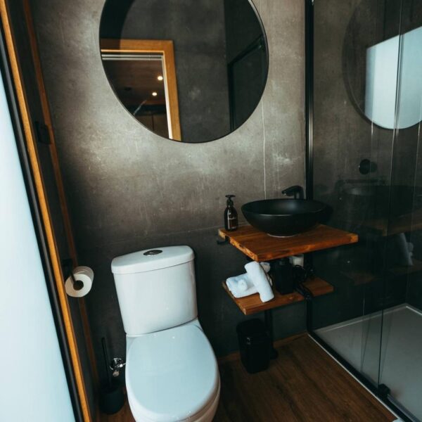 2-Bed Soho Modern doubles - Image 19